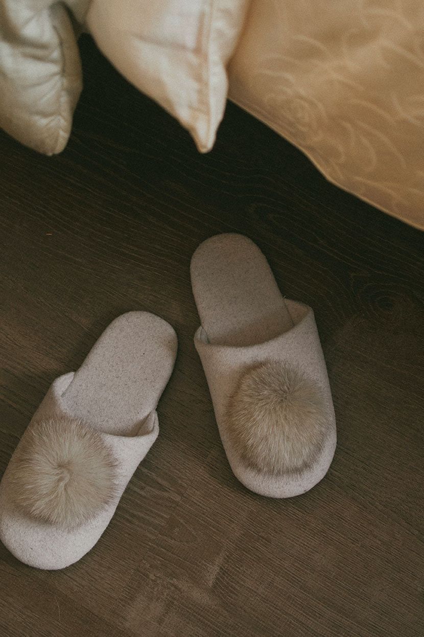 Pom Pom Slipper - Ivy Cove Montecito