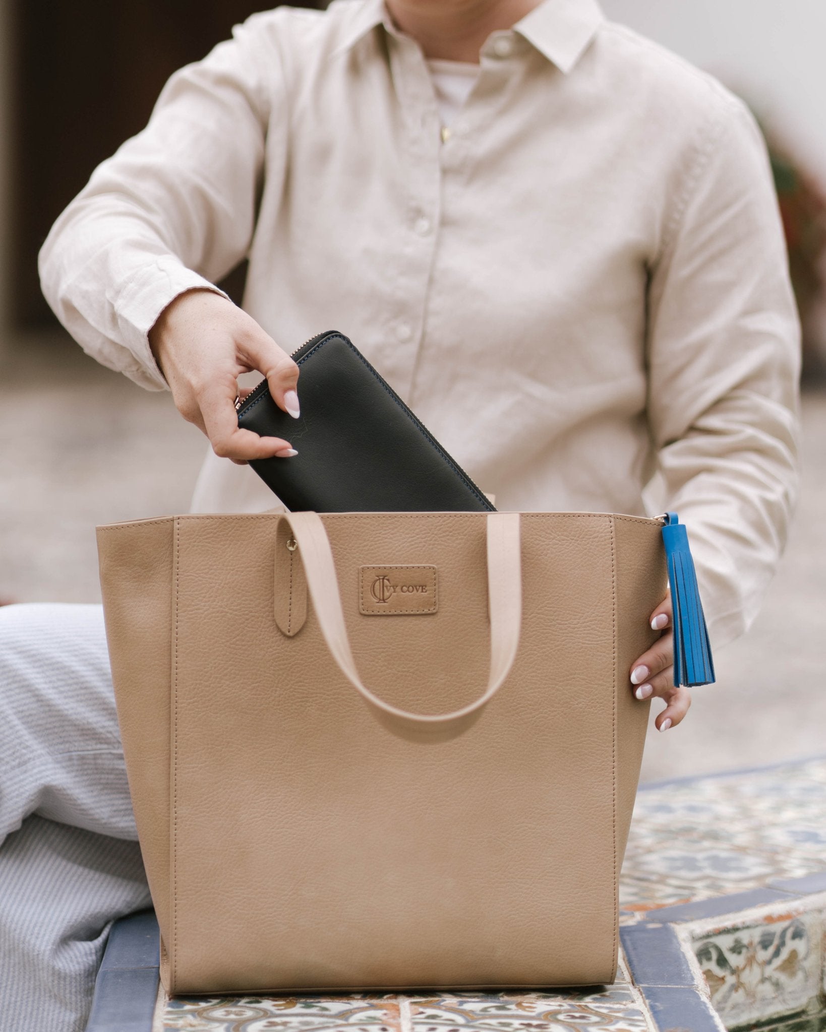 Sierra Zip Tote - Ivy Cove Montecito