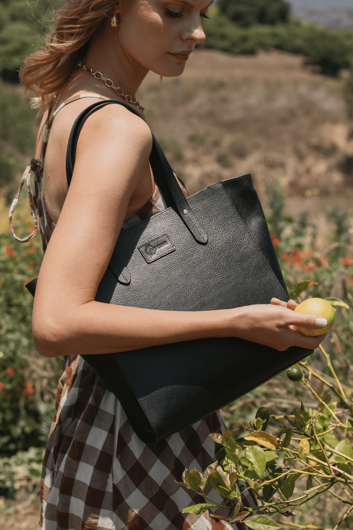 Sierra Zip Tote - Black - Ivy Cove Montecito
