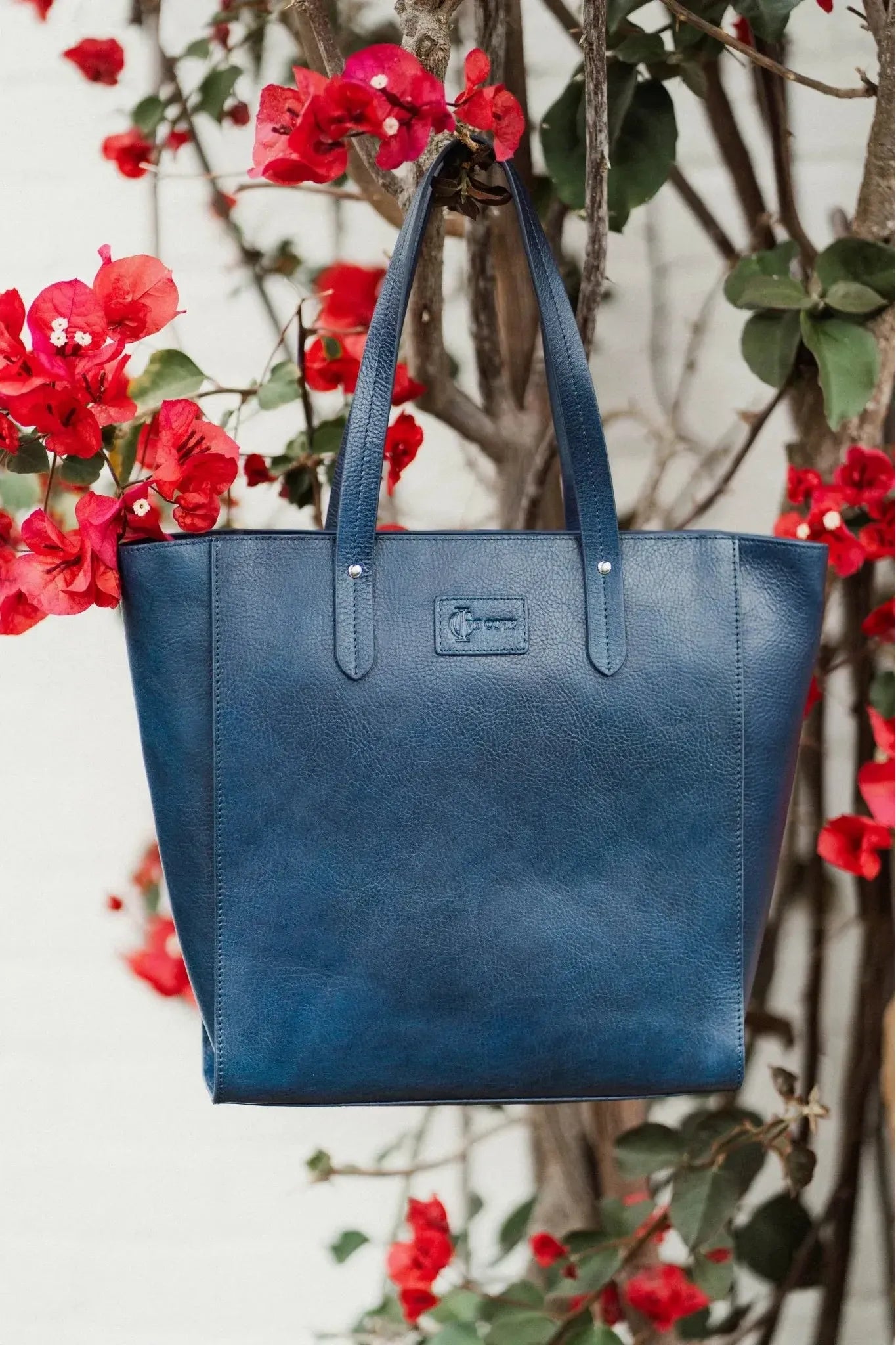 Sierra Zip Tote - Navy - Ivy Cove Montecito