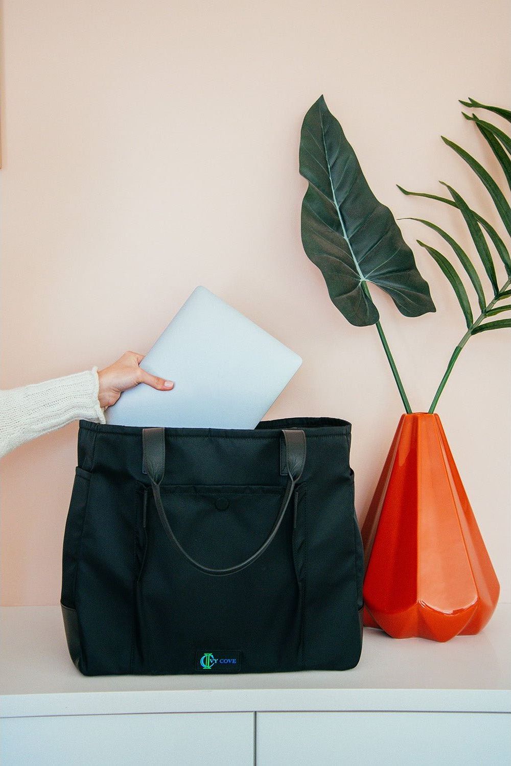 Voyager Tote Bag - Ivy Cove Montecito