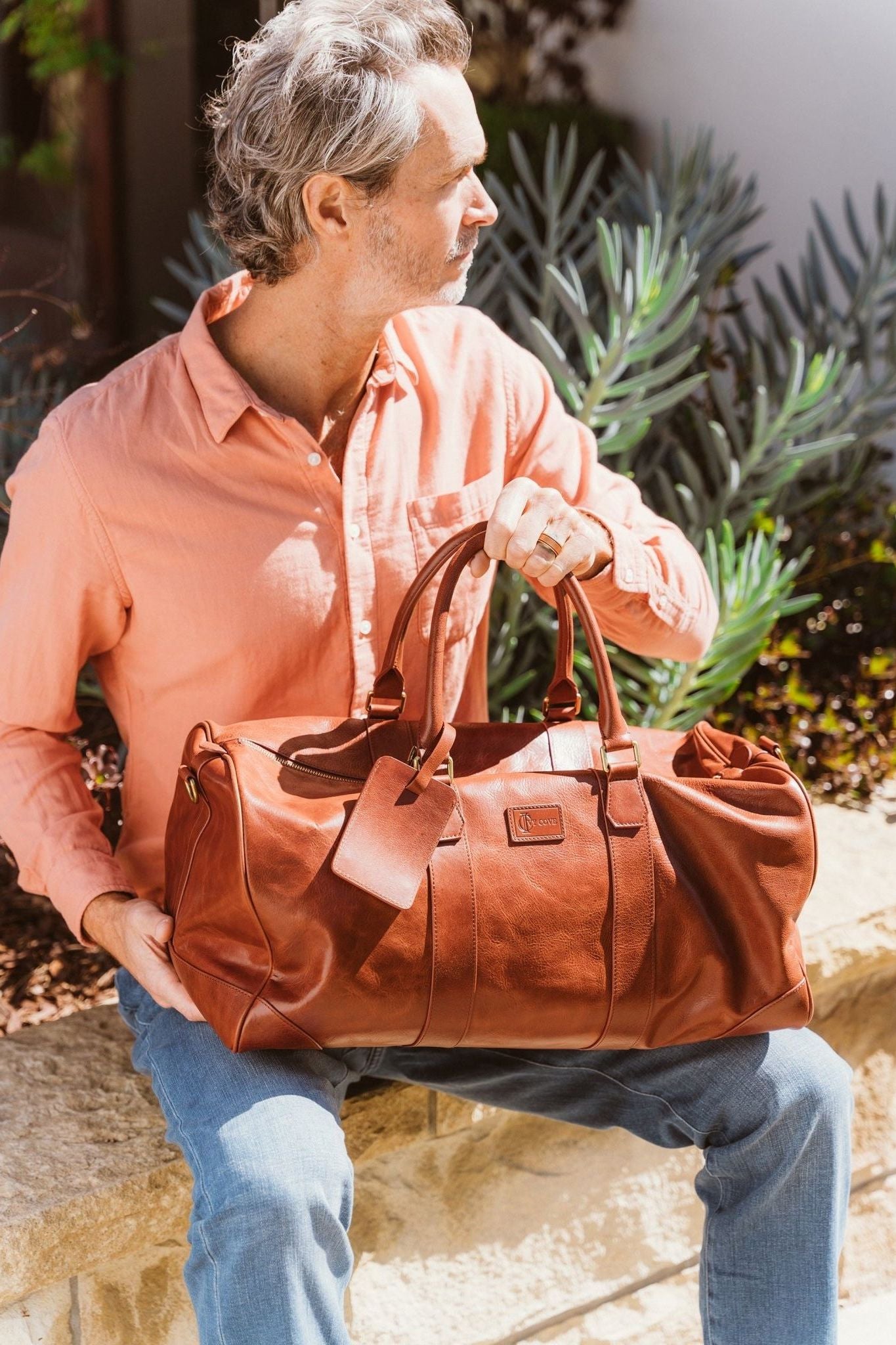 best men's leather travel bag Overnight | Leather Weekender Bag | Overnight Bags For Men this weekender represents the pinnacle of craftsmanship Marlow Leather Duffle Bag |