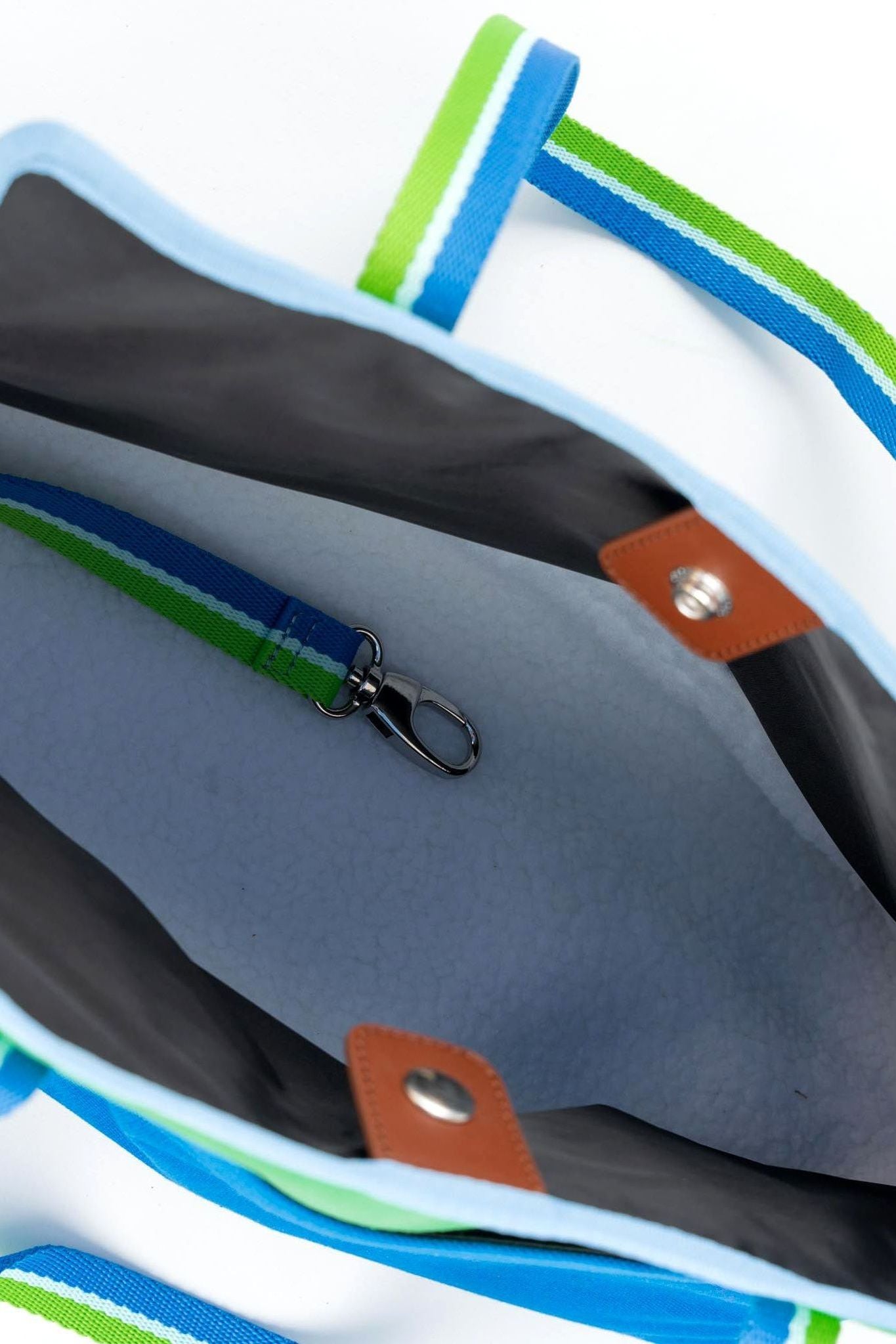 Poochie Pet Carrier - Ivy Cove Montecito